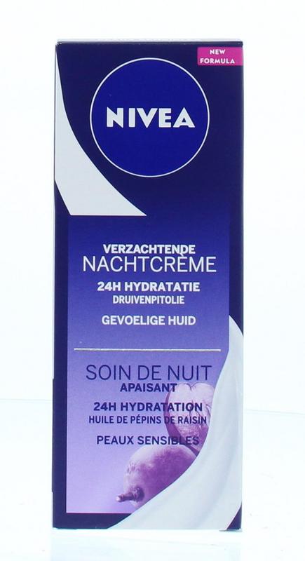 Nivea Essentials nachtcreme sensitive 50ml jar with smooth cream, designed for gentle facial skin care.