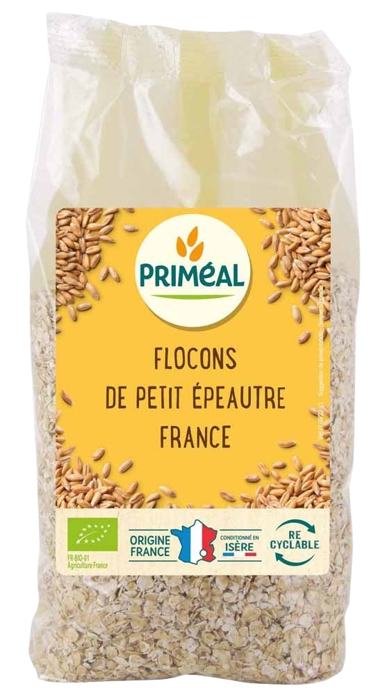 Organic Primeal Eenkoornspeltvlokken breakfast cereal in a 500g package, showing the spelt flakes ready for breakfast.