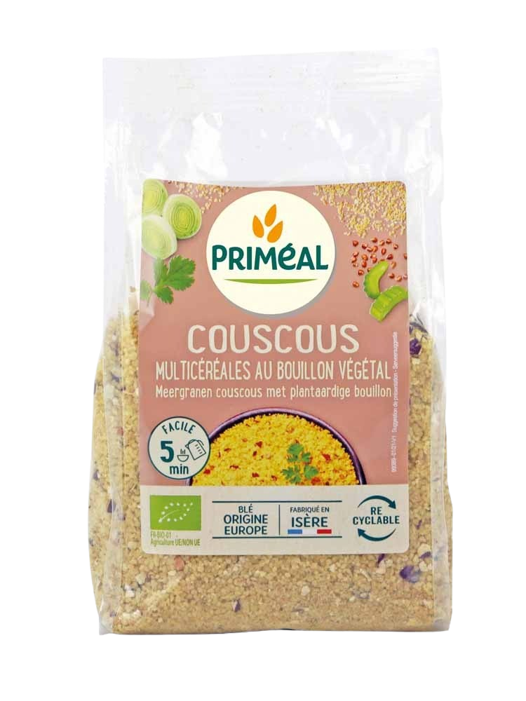 Primeal organic couscous meergranen pasta in 300g package, close-up of the gluten-free grains on a white background.