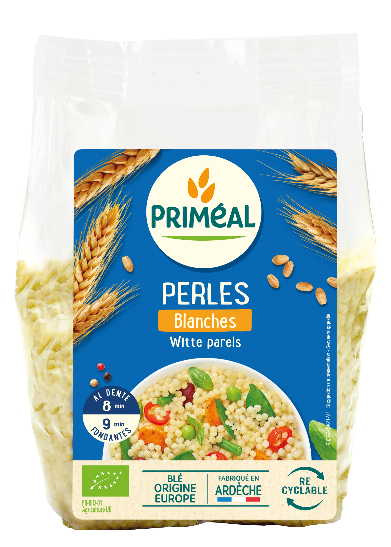 Primeal Witte Parels bio pasta in a clear bowl, showing small round organic rice pearls on a white background.