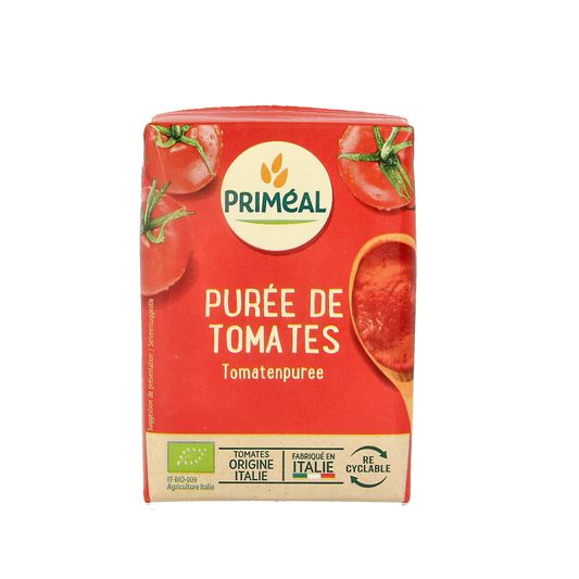 Primeal organic tomato passata in 200g jar, smooth red tomato puree for cooking, made with fresh, natural ingredients.