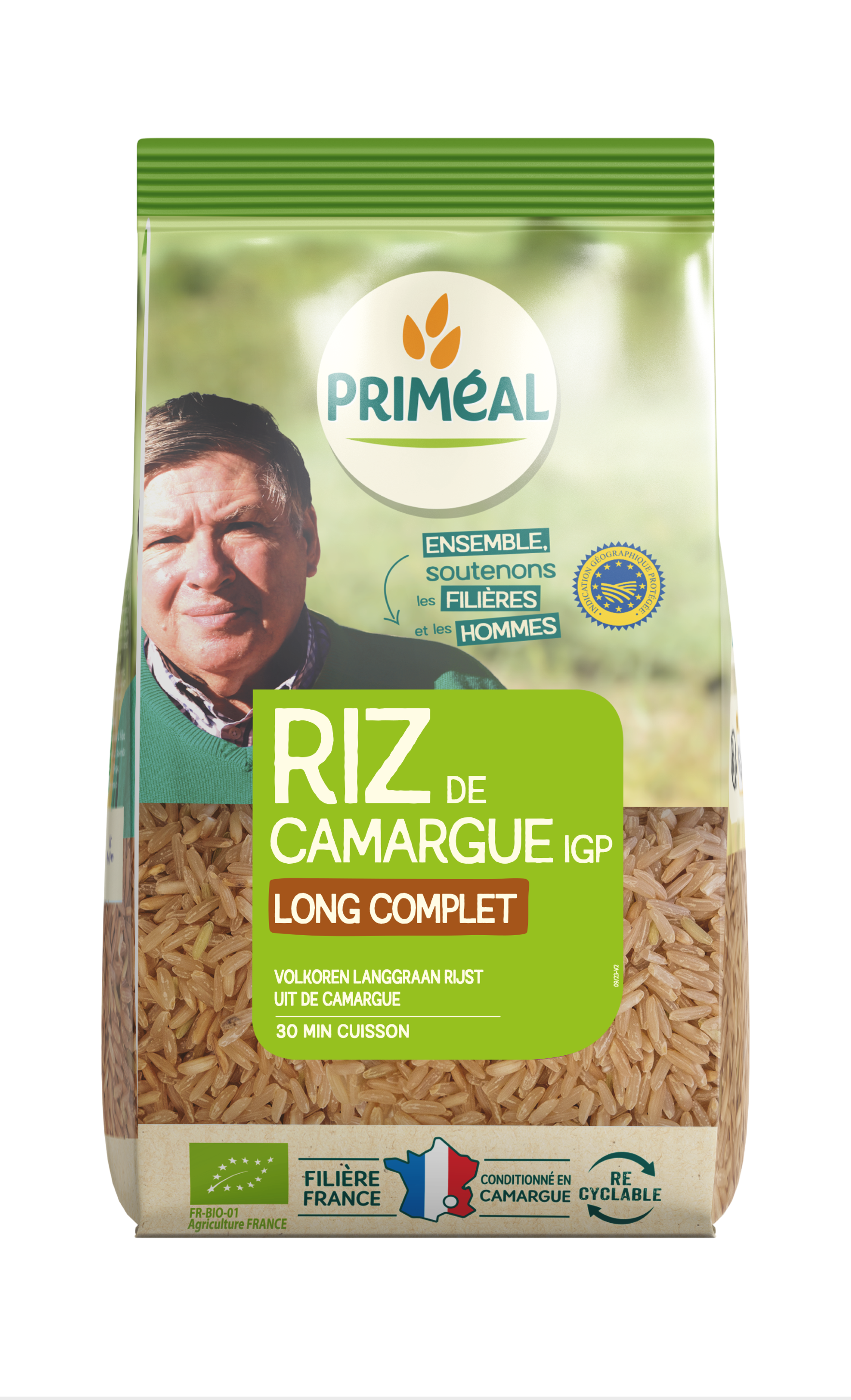 Primeal organic whole grain Camargue rice in a 1kg package, showcasing the rice grains in a natural setting.