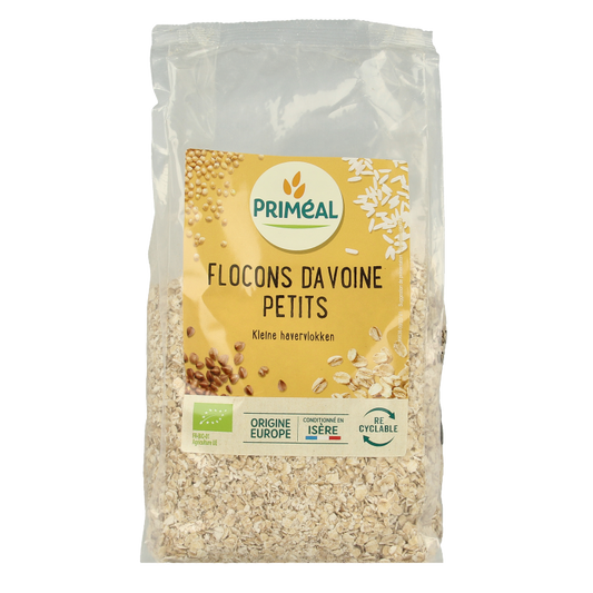 Primeal organic small oat flakes in a 500g package, ideal for breakfast granola or hot oats.