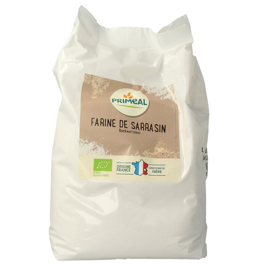 Primeal organic buckwheat flour in a 1 kg bag, suitable for baking and gluten-free recipes.