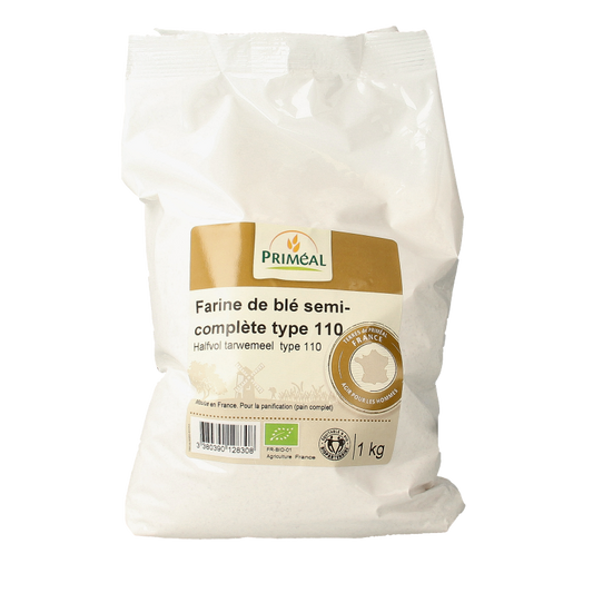 Primeal half volkoren tarwemeel in 1 kg bag, organic whole wheat flour for baking and cooking.