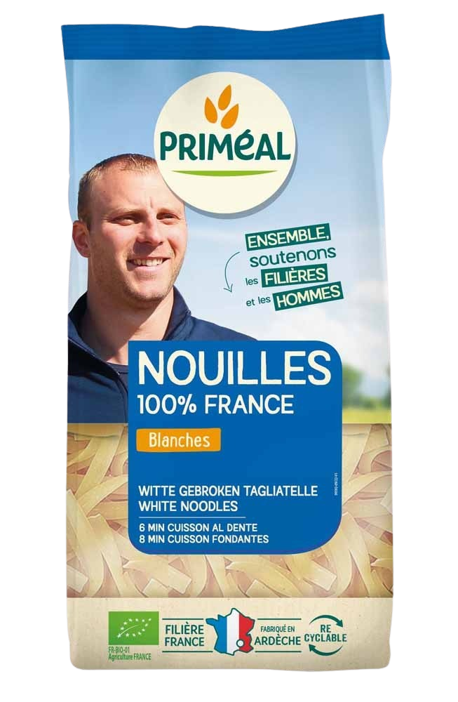 Primeal organic white noodles in 500g package, showcasing the pasta's smooth, white appearance and packaging.