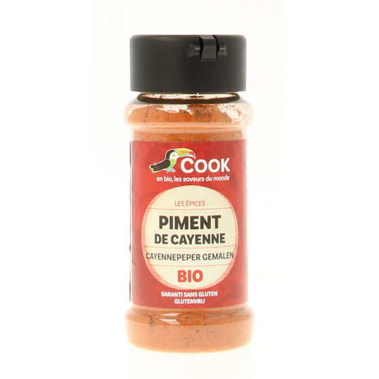 Cook organic ground cayenne pepper in a 40g jar, perfect for adding spicy flavor to dishes in the kruiden, zouten en maaltijdbmixen category.