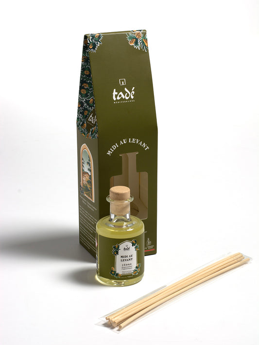 Tade cedar scent diffuser with 100ml bottle, natural wooden aroma diffuser for home or office use.