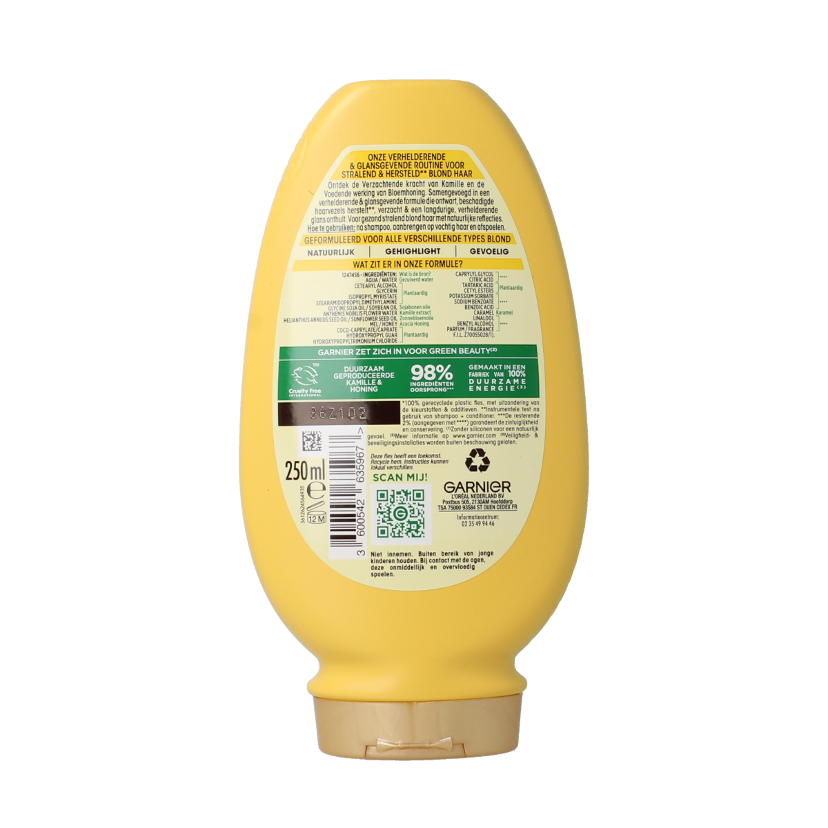 Garnier Loving Blends chamomile conditioner in 250ml bottle, for nourishing hair care and gentle cleansing.