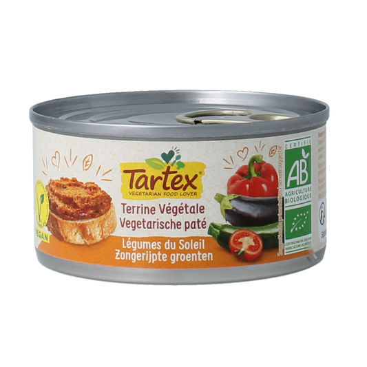 Tartex organic vegetable pâté spread on bread, showcasing a smooth, colorful broodbeleg with fresh vegetable ingredients.