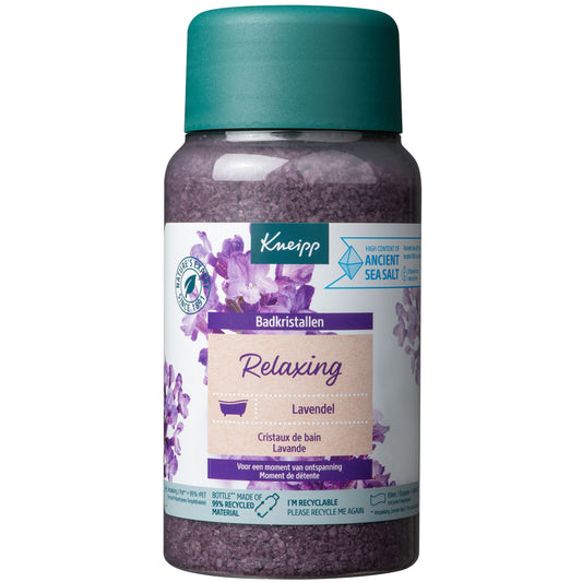 Kneipp relaxing lavender bath crystals in a 600g bag, shown with lavender flowers and bath salt crystals on a white background.