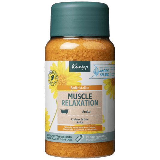 Kneipp muscle relaxation arnica bath crystals in a 600g jar, designed for soothing muscle relief in bath or shower use.