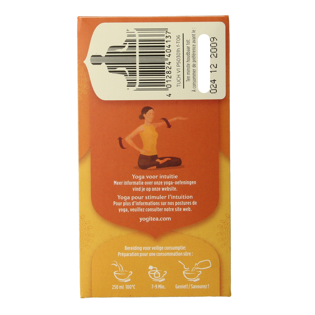 Yogi Tea Curcuma turmeric chai tea bags, organic, with 17 tea sachets, featuring colorful packaging and turmeric root illustrations.