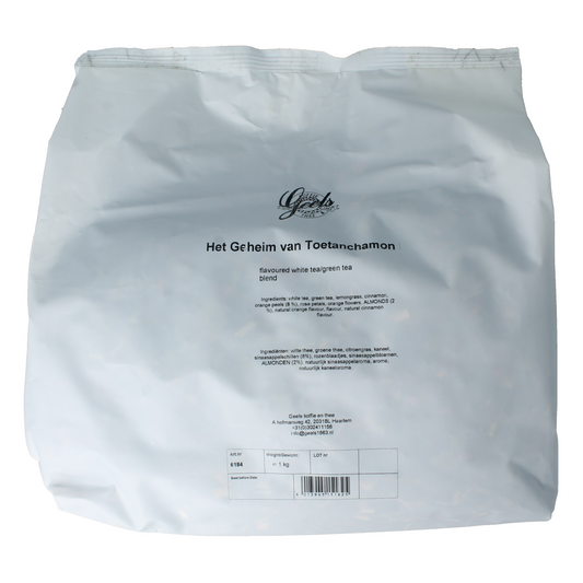 Bag of Geels Het geheim van Toetanchamon thee, 1kg, in a colorful packaging with tea leaves visible inside.