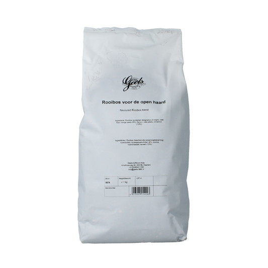 Geels Rooibos voor de open haard in 1 kg verpakking, koffie en thee product, met rooibos thee bladeren zichtbaar in de afbeelding.