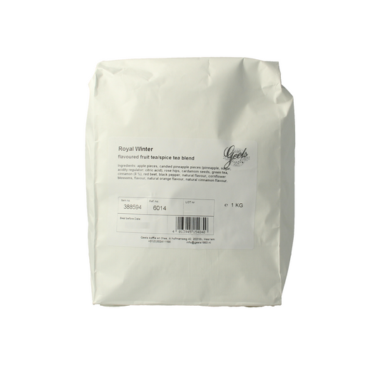 Geels Royal winter koffie en thee in 1kg verpakking, featuring a warm, festive design with winter-themed elements.
