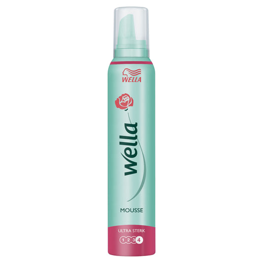 Wella Ultra Strong Hold Mousse in 200ml bottle, hair styling product with pump dispenser, for long-lasting hold and volume.