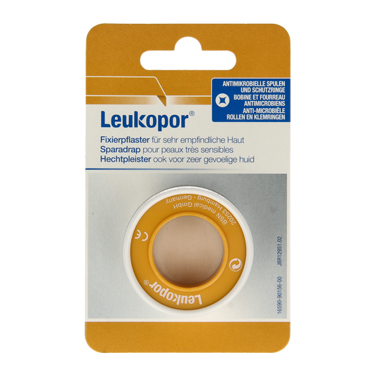 Leukopor Hechtpleister Eurolock 5m x 1.25cm adhesive bandage on a white background, showing the sterile medical tape.