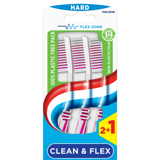 Aquafresh clean & flex hard toothbrushes, set of 3, with blue and white bristles, designed for effective cleaning and flexibility.