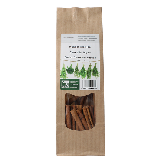 Marma Kaneel cassia stokjes, 100g, displayed in a clear container, used as a flavorful spice in cooking and baking.