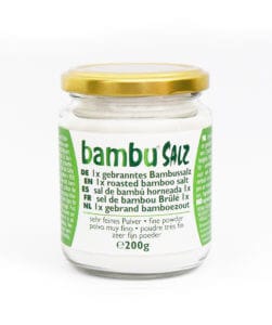 Bambu Salz Bamboezout fine grain salt in 200g package, shown in clear container with bamboo-themed branding