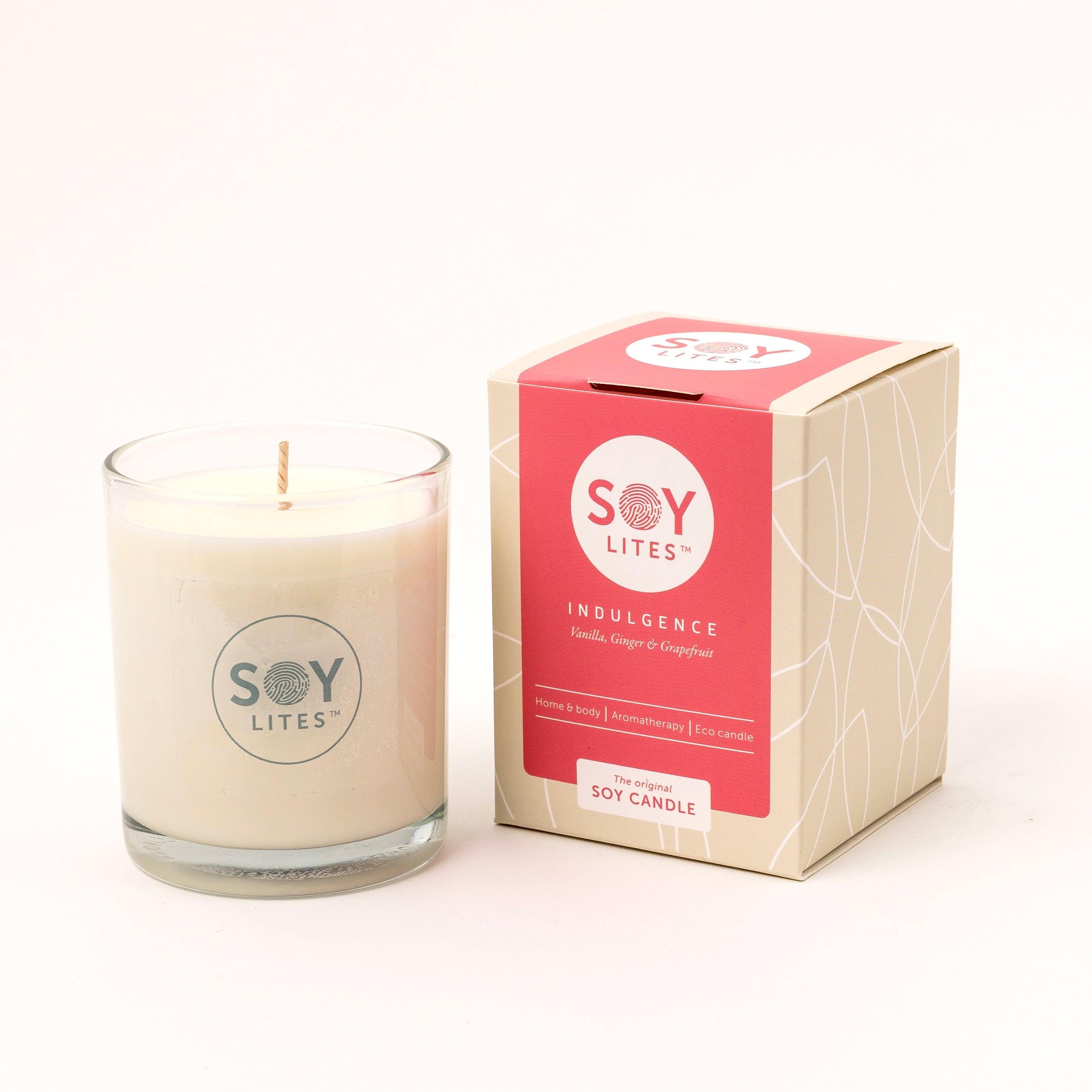Soylites Soja geurkaars indulgence in 70ml glass jar, natural soy wax candle with a warm, inviting scent and flickering flame.