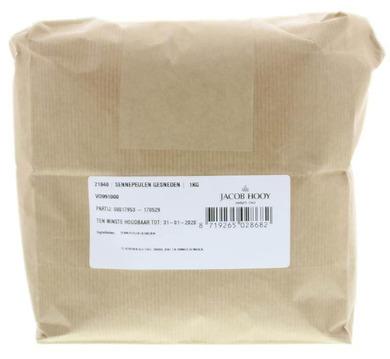 Sliced Jacob Hooy Sennepeulen, 1 kg, a herbal seasoning and meal mix in a clear bag, suitable for cooking and flavoring dishes.