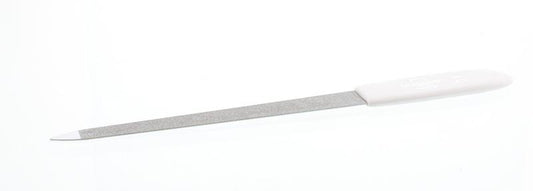Malteser Saffiervijl 16.5cm manicure and pedicure instrument for smoothing nails, in a close-up image.