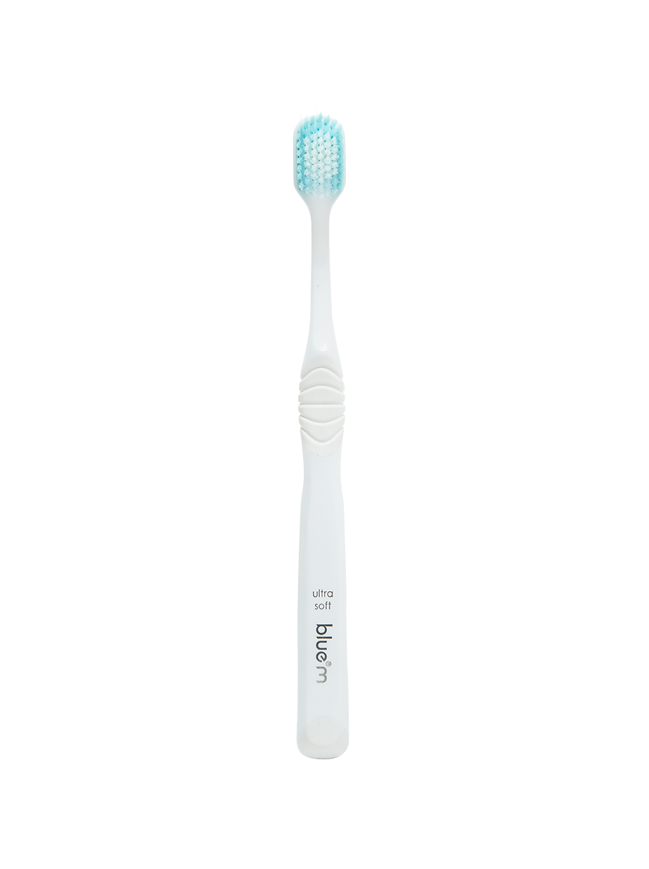 Bluem toothbrush for daily use, single blue Tandenborstel with soft bristles, in a clean, simple design.
