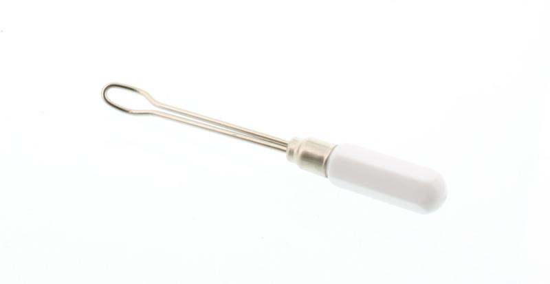 Malteser Oorreiniger stainless steel 6cm nickel K24/15, featuring a sleek design, ideal for cleaning or grooming.