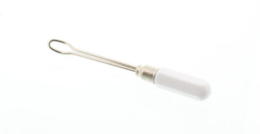 Malteser Oorreiniger stainless steel 6cm nickel K24/15, featuring a sleek design, ideal for cleaning or grooming.
