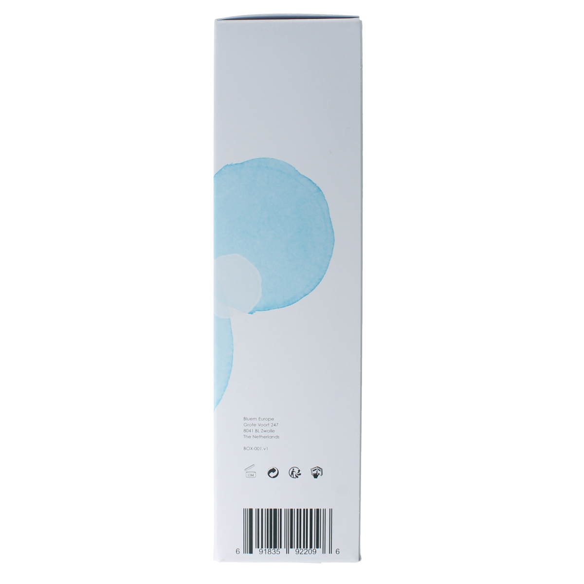 Bluem Aligner care kit vensterdoos with moon-shaped dental care tools in a transparent plastic box for oral hygiene.