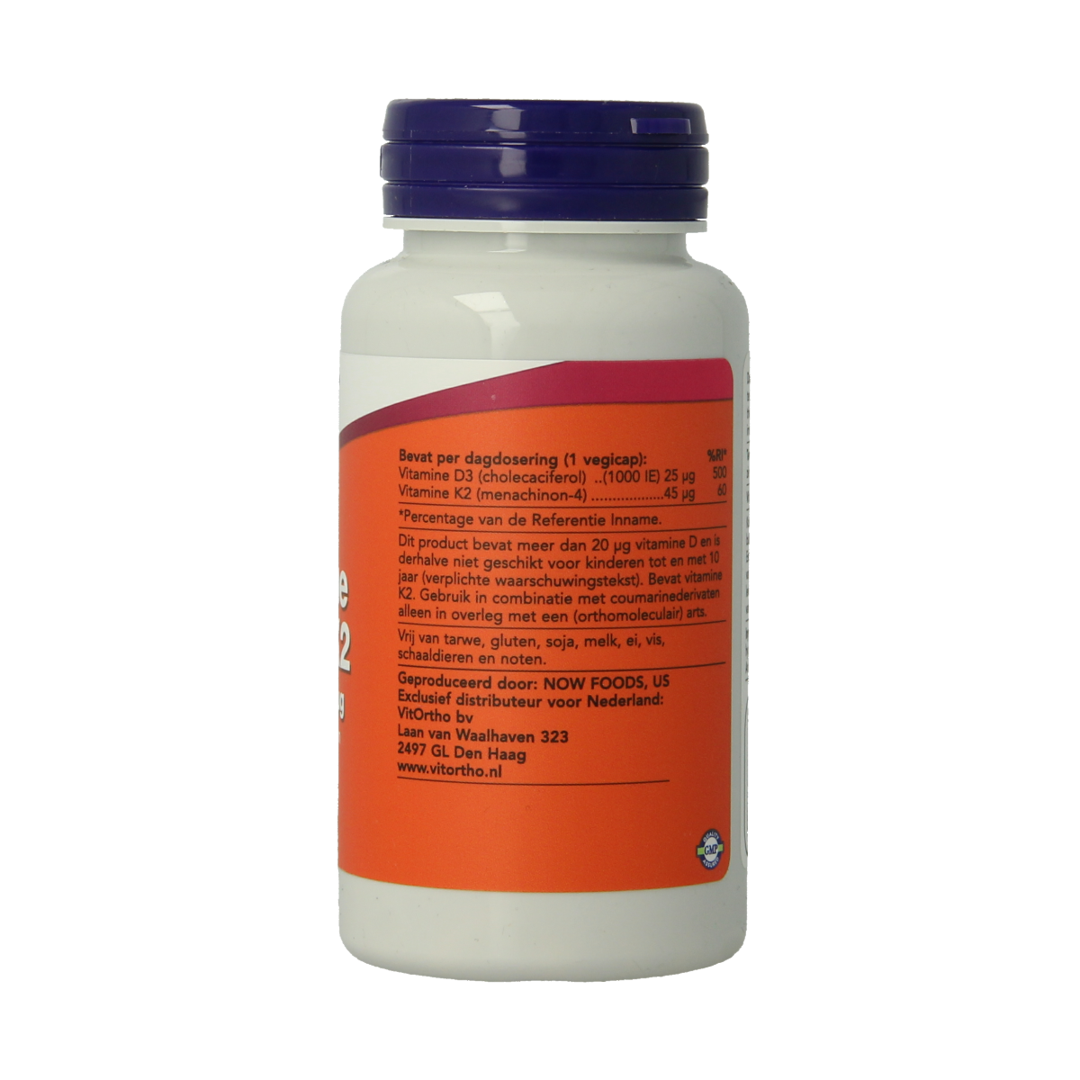 NOW Vitamine D3 1000IU and K2 vegetarian capsules, close-up of the supplement bottle and capsules on a white background.