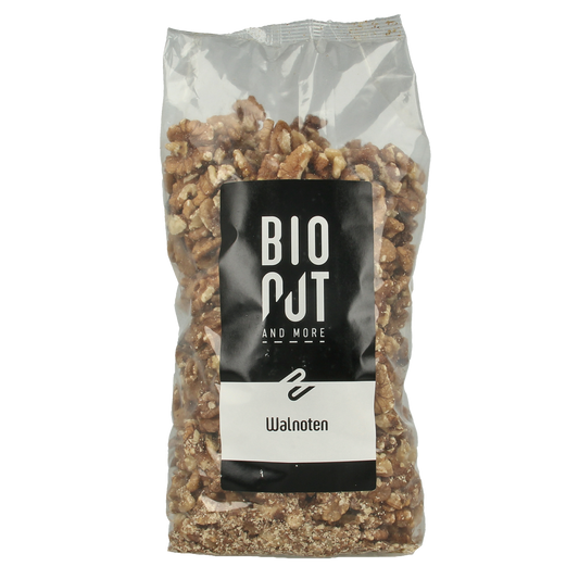 Bionut organic walnuts in 750g package, raw superfood nuts with natural shell and rich brown color.
