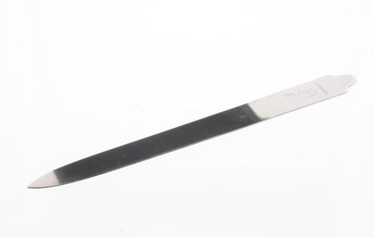 Malteser Nagelvijl 13cm manicure and pedicure tool, metal nail file with polished finish, ideal for shaping nails.