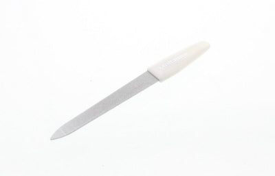 Malteser Saffiervijl 9cm, nickel manicure and pedicure tool by Malteser, close-up of the nail file on a white background