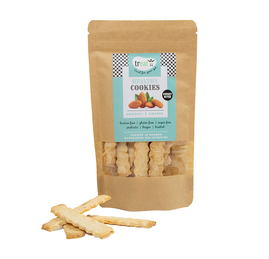 Gluten-free almond Treat cookies in an 80g package, featuring golden-brown koeken with almonds and a crispy texture.