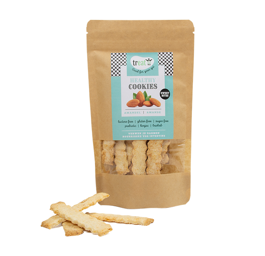 Gluten-free almond Treat cookies in an 80g package, featuring golden-brown koeken with almonds and a crispy texture.