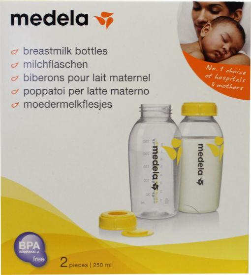 Two Medela 250ml baby bottles with measurement markings, part of the Medela Flessen en Spenen collection.