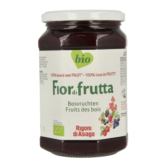 Fiordifrutta bio Bosvruchtenjam spread on bread, showcasing fresh mixed berry jam in a jar.