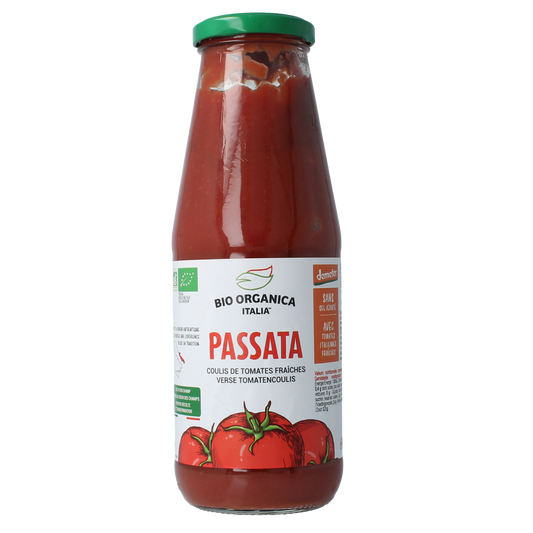 Bio Organica Tomaten passata in 690g jar, organic Demeter-certified tomato sauce, smooth and vibrant for cooking.
