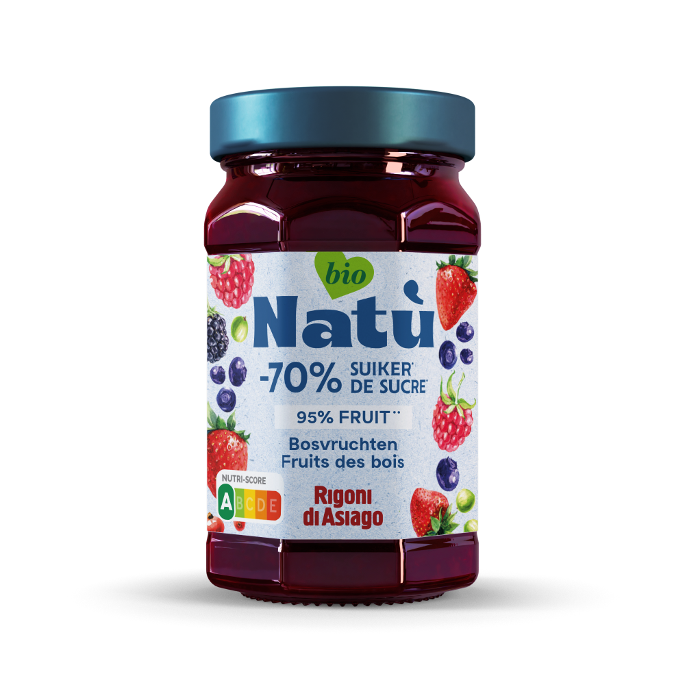 Natu bio fruit jam spread on bread, 240g jar, natural Natu broodbeleg with mixed berries and fruit pieces.