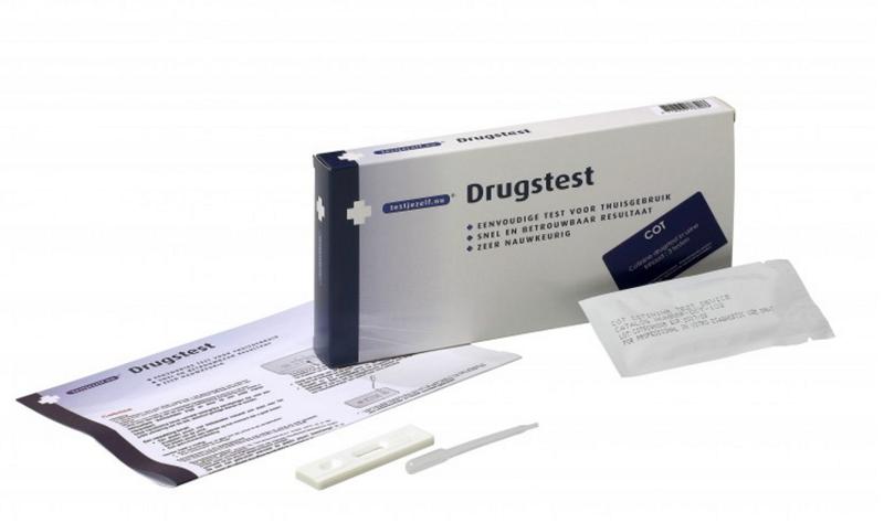 Testjezelf.nu nicotine cotinine drug test kit with 3 self-testing strips for detecting nicotine levels, shown in the image.