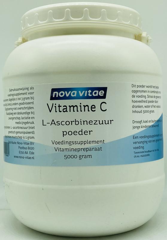 Nova Vitae Vitamin C ascorbinezuur powder in a large container, showing the white powder used as a dietary supplement.