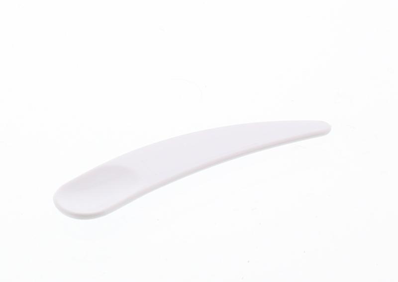 Set of 10 Ginkel's mini plastic spatels for facial care, ideal for skincare product application and beauty routines.