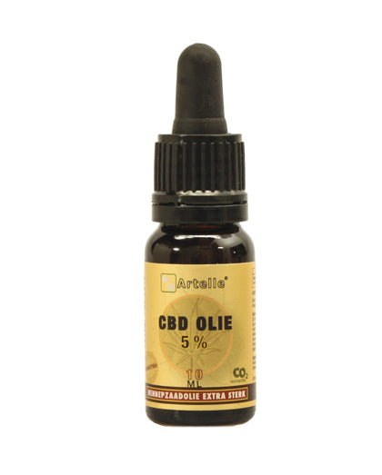 Artelle CBD olie forte 5% in 10ml bottle, herbal supplement with CO2 extraction, featuring a dropper cap and herbal labeling