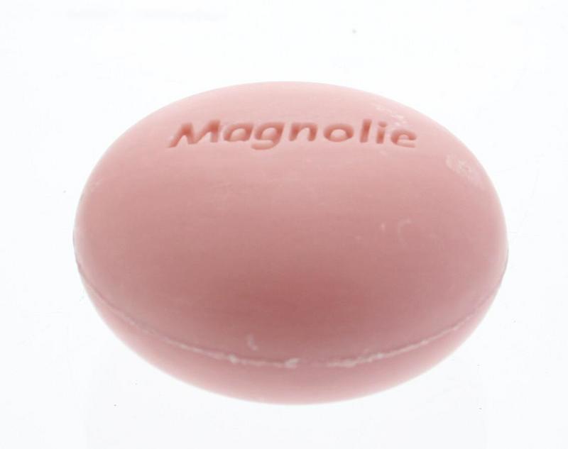 Walter Rau Tjota Magnolia Zeep soap bar, 225 grams, with fresh magnolia scent and smooth soap texture visible in the image.