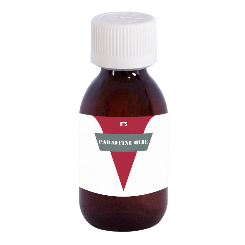 BT'S paraffine olie 120ml bottle, natural oil for skincare and moisturizing, shown in clear plastic bottle with label.