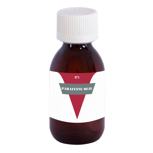 BT'S paraffine olie 120ml bottle, natural oil for skincare and moisturizing, shown in clear plastic bottle with label.