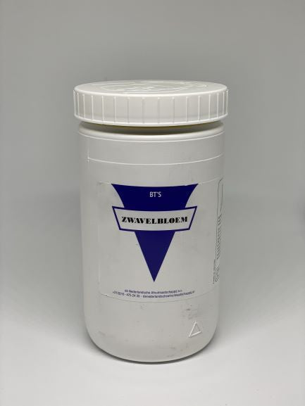 BT'S Zwavelbloem cleaning product in a 700g container, used for household cleaning and disinfecting purposes.